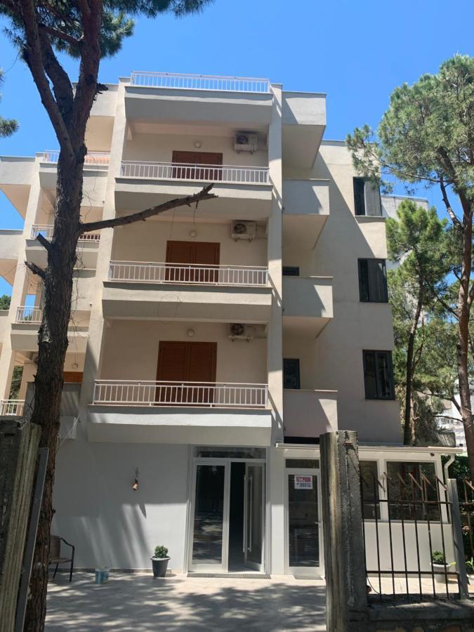 Villa Arberia Kryemëdhej Bagian luar foto